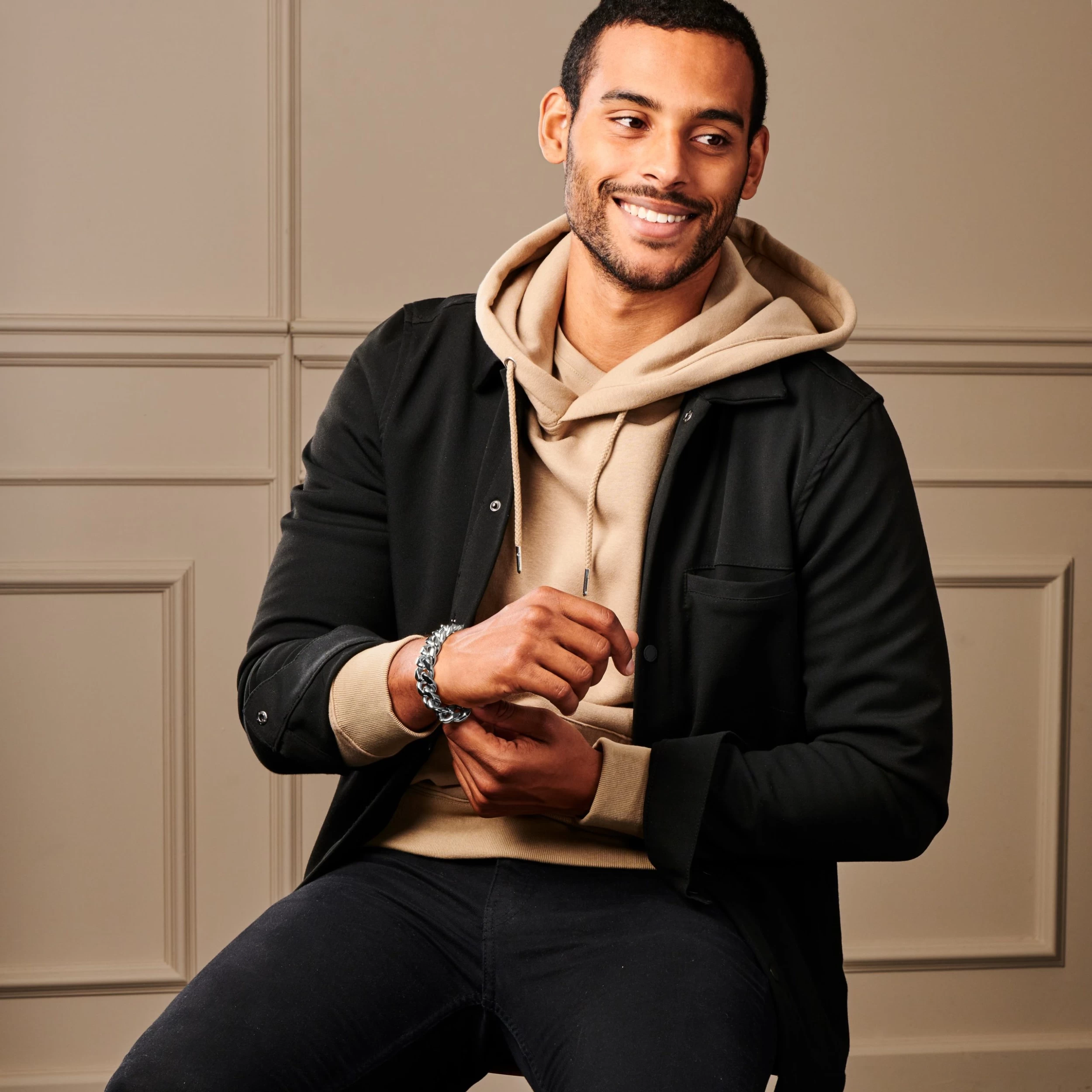 18mm Silver-Tone Stainless Steel Curb Chain Bracelet - Image 5