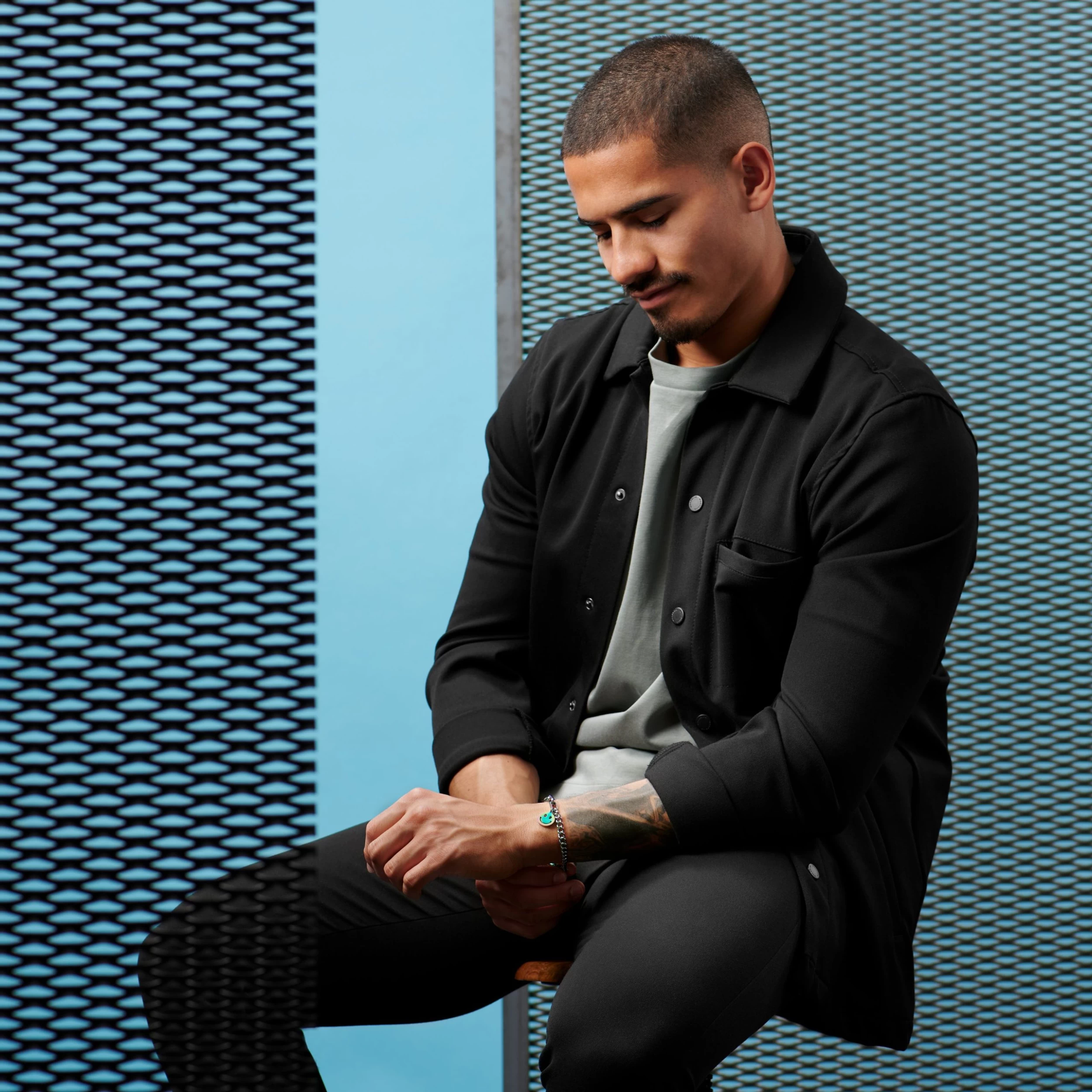 Amager | Rainbow Stainless Steel Curb & Cable Chain Smiley Bracelet - Image 5