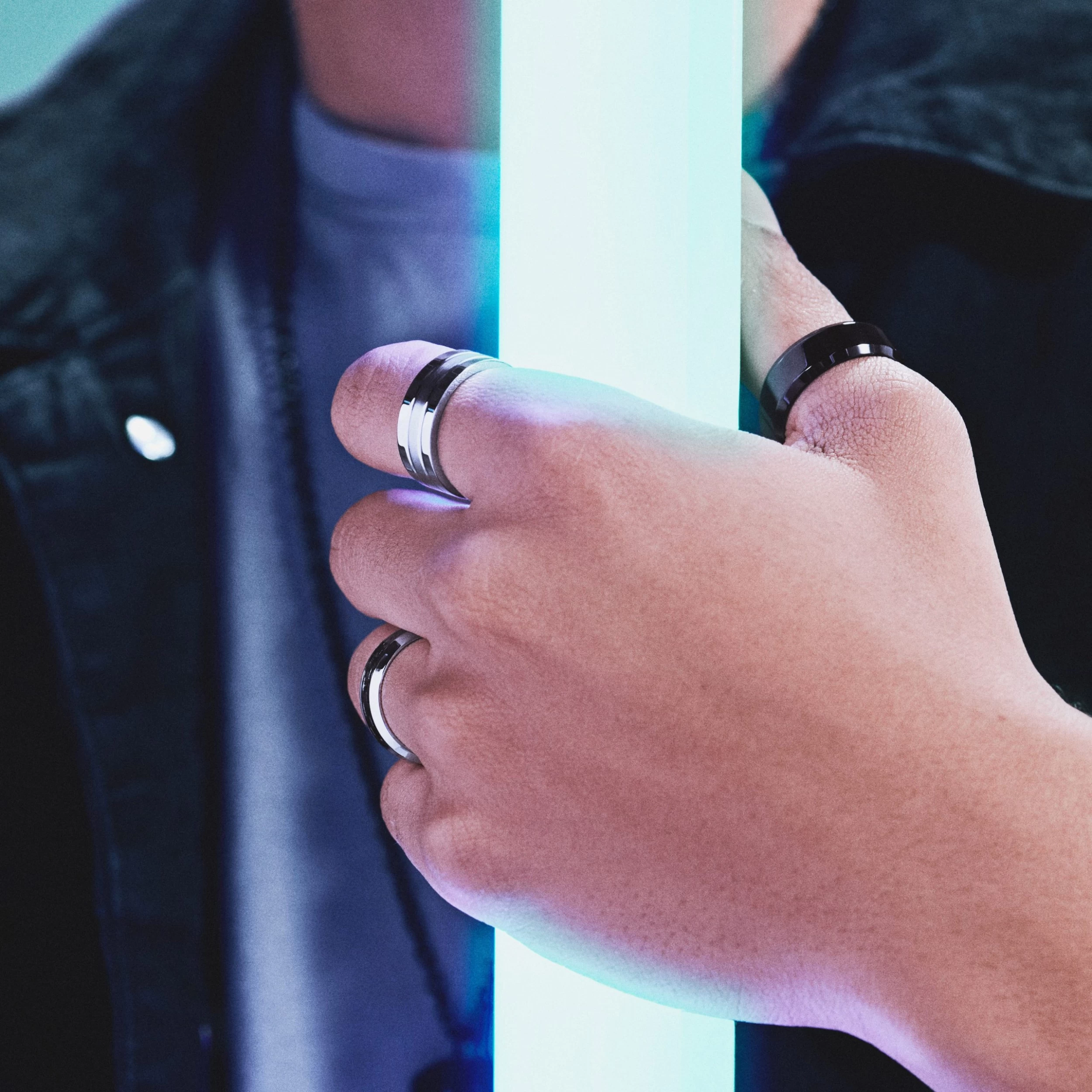 Ferrum | 8 Mm Brushed & Polished Black Ceramic Bevelled Edge Ring - Image 2