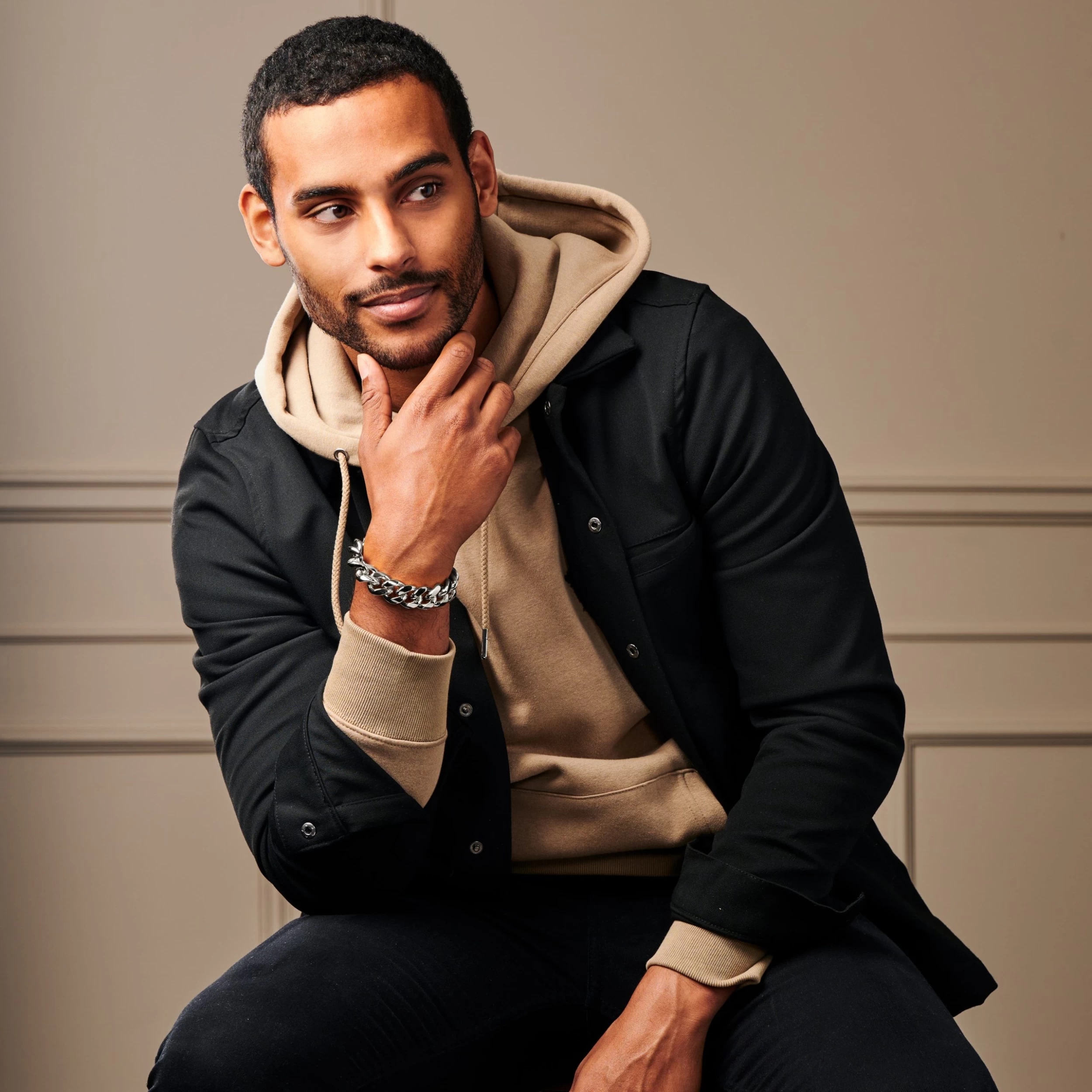 18mm Silver-Tone Stainless Steel Curb Chain Bracelet - Image 4